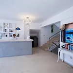 Olympic Santorini فندق 4*