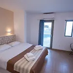 Ξενοδοχείο Olympic Santorini 4*